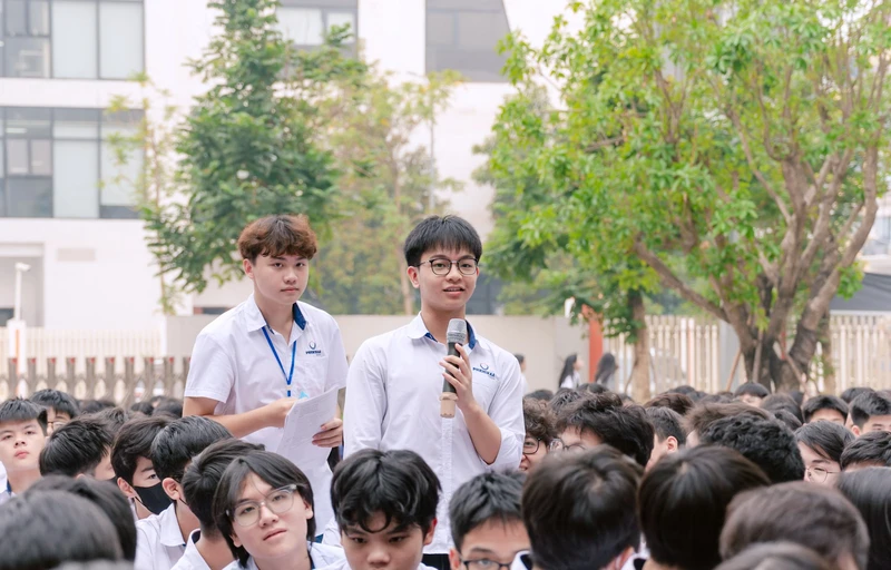 Giao tiếp hiệu quả không chỉ là nói rõ mà còn là biết lắng nghe, điều chỉnh thái độ và kết nối tích cực với người khác