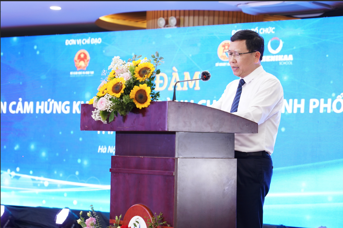 Ông Trần Văn Đạt - Vụ trưởng vụ GDCT và HSSV phát biểu diễn văn khai mạc chương trình toạ đàm