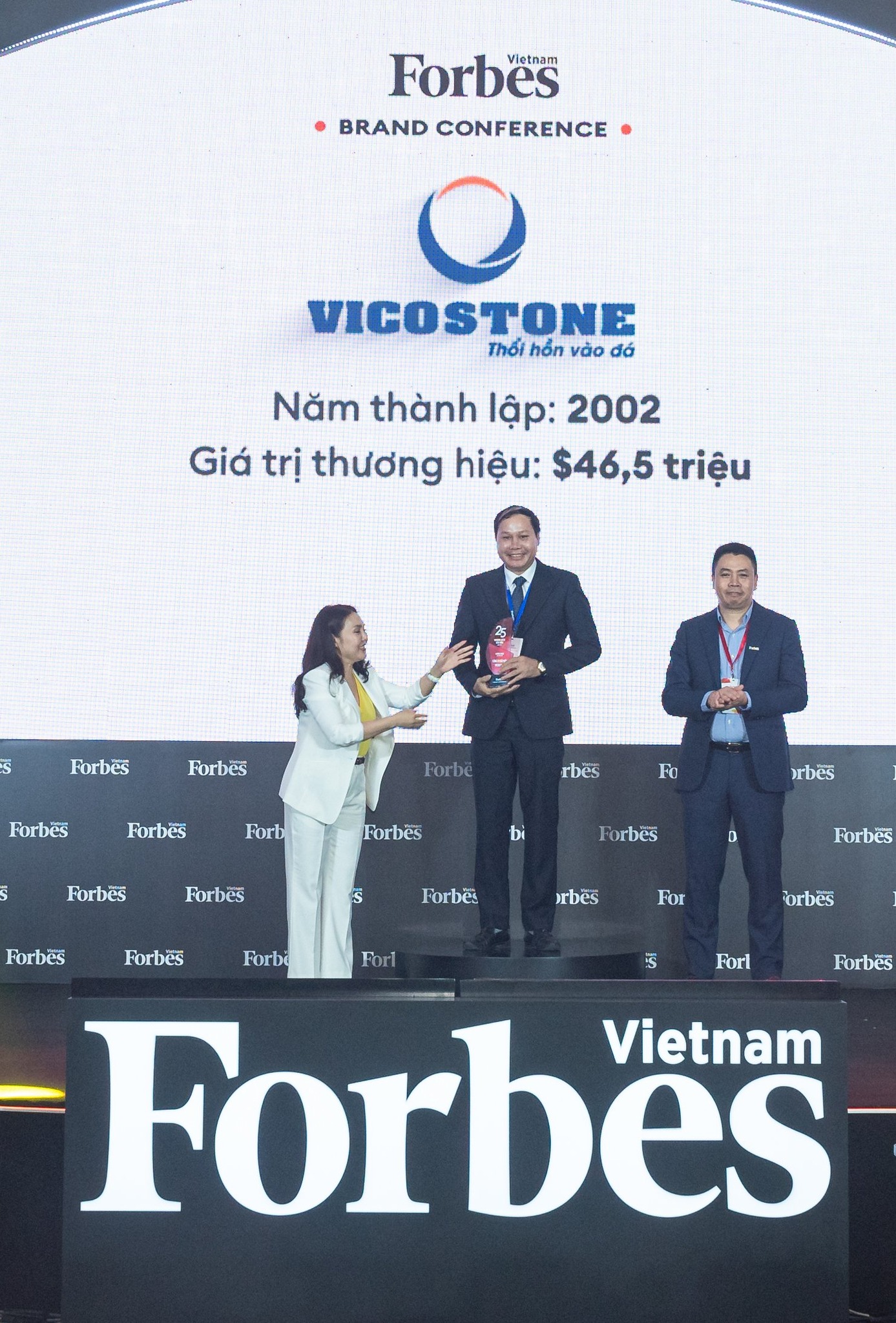 Với giá trị thương hiệu đạt 46,5 triệu USD, Vicostone đứng thứ 11 trong Top 25 Thương hiệu công ty hàng tiêu dùng cá nhân & công nghiệp dẫn đầu. 