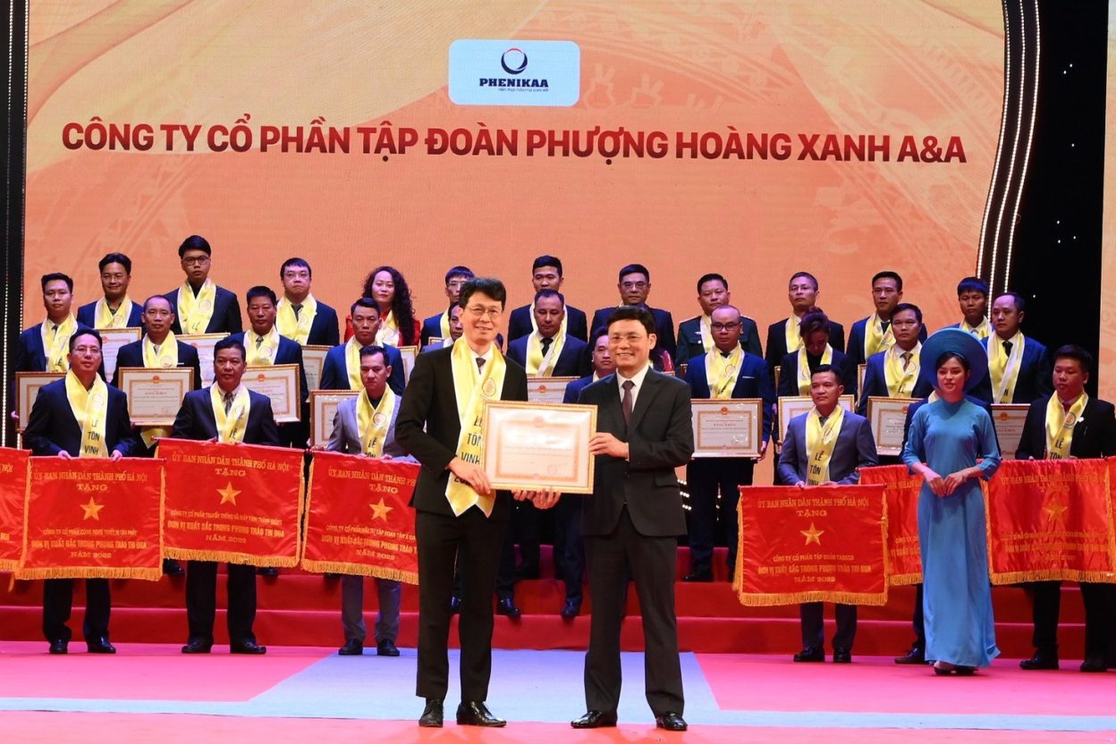 Tập đoàn Phenikaa nhận bằng khen từ UBND thành phố