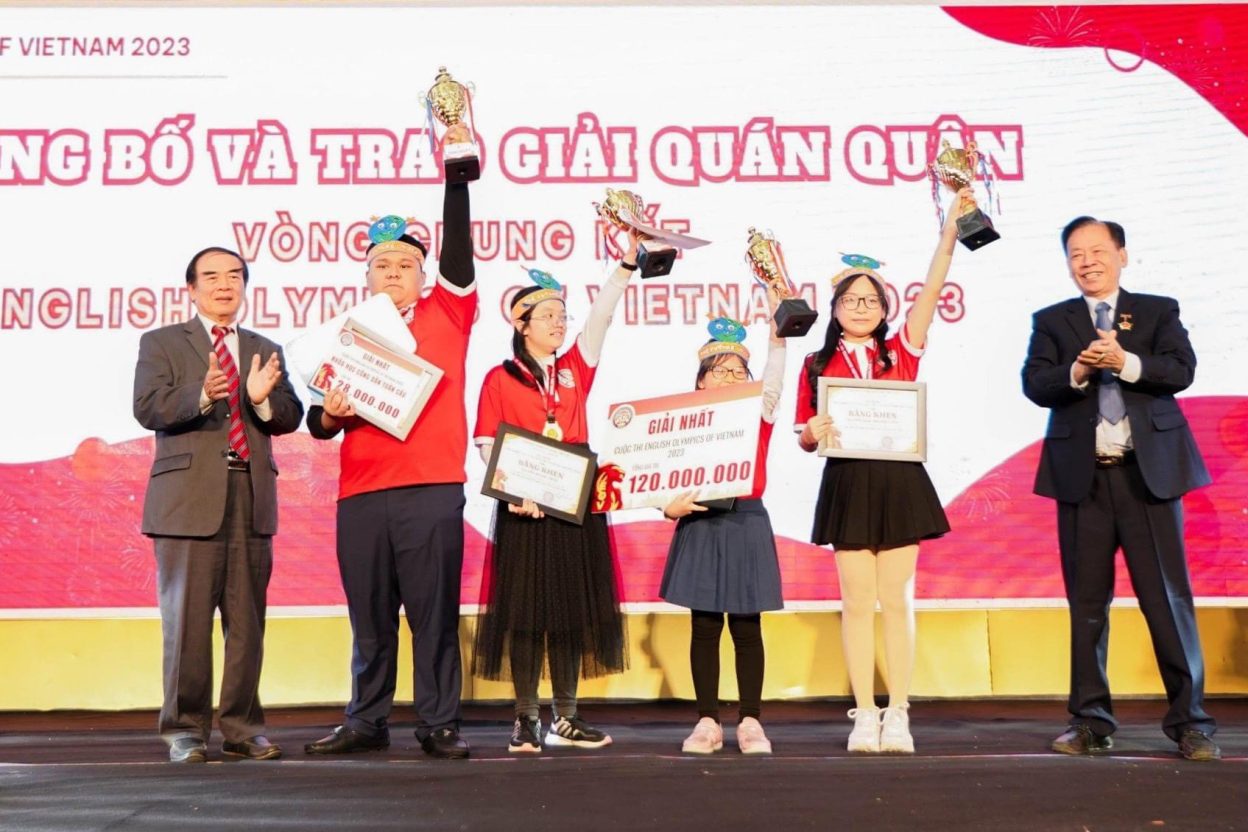 Nguyễn Minh Trang - Lớp 4A1 cùng đồng đội giành giải Quán Quân tại vòng Chung kết English Olympics of Vietnam
