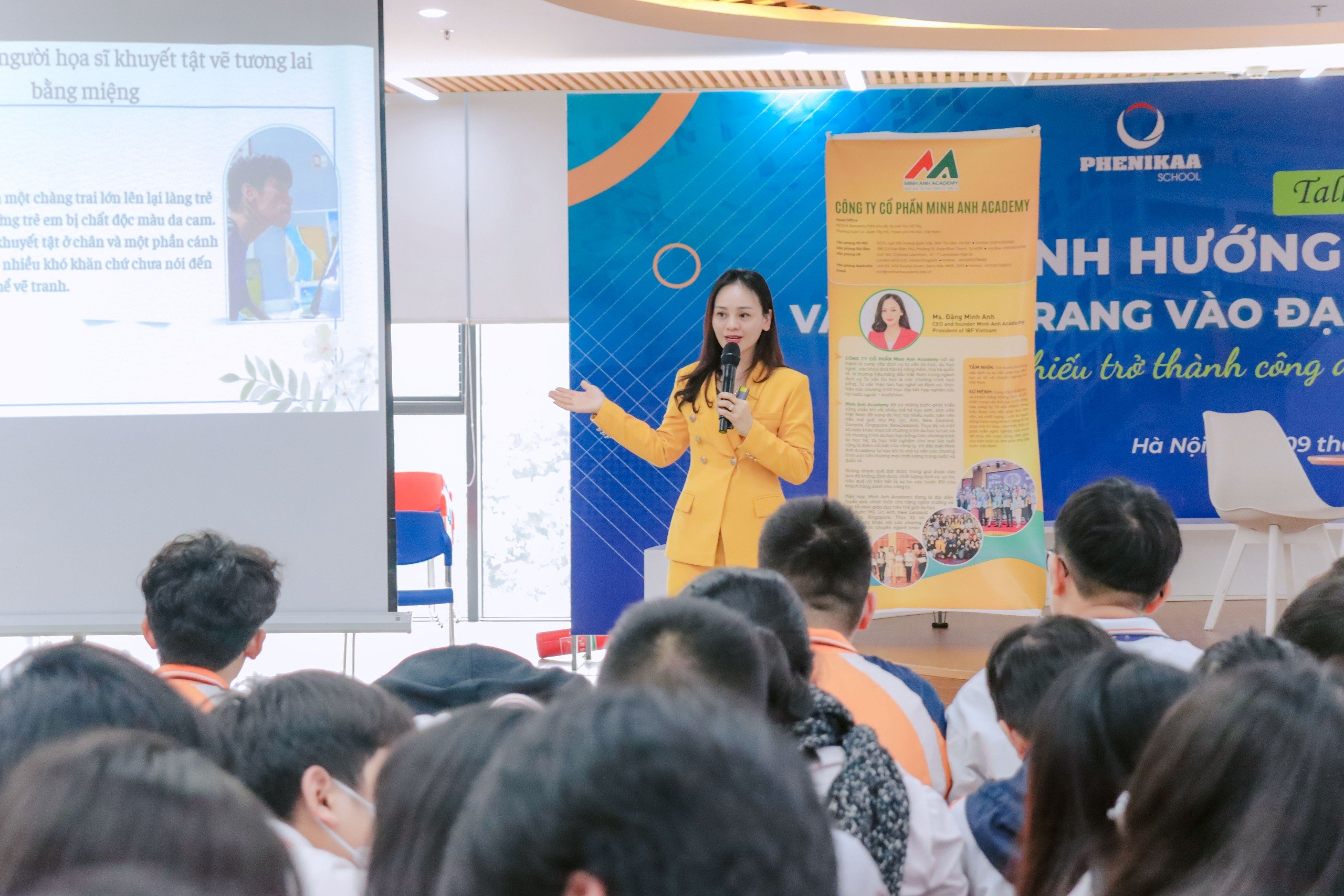 Diễn giả truyền cảm hứng MC Minh Anh trao đổi cùng học sinh tại Talkshow