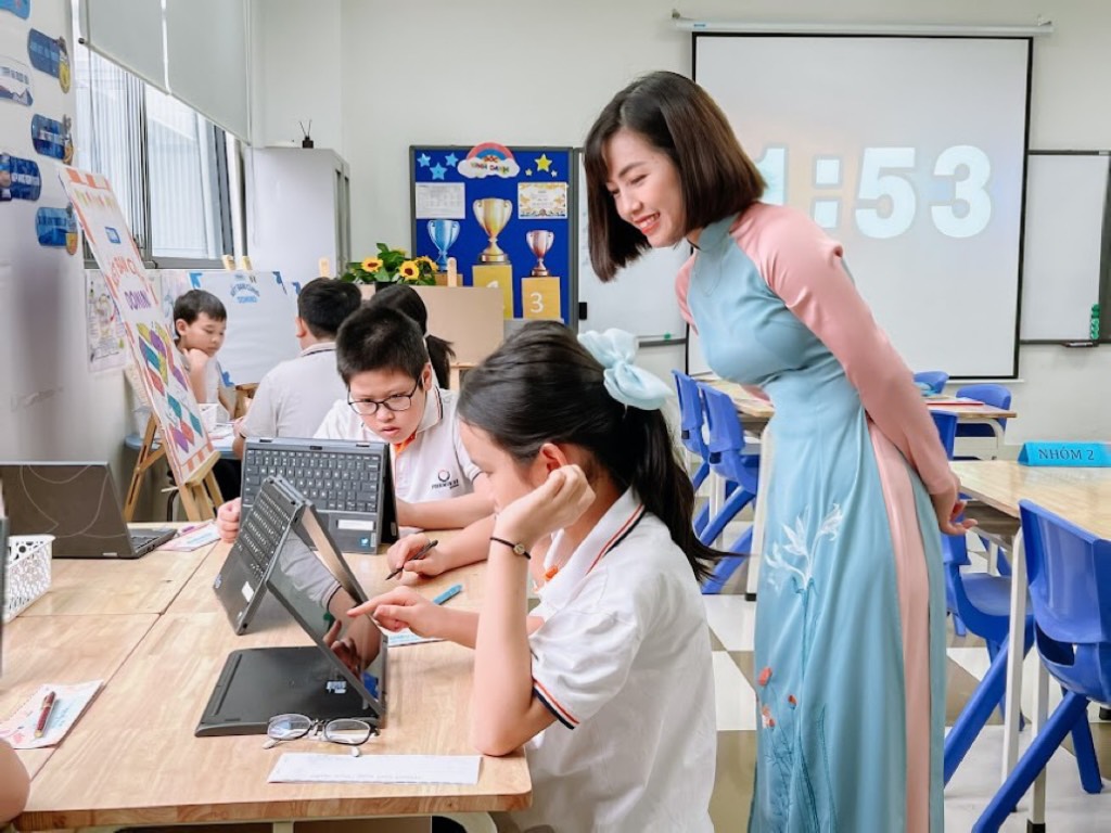 Trong quá trình giảng dạy, cô Vân Anh luôn linh hoạt trong phương pháp, đồng thời áp dụng tối đa công nghệ thông tin và chuyển đổi số trong trường học