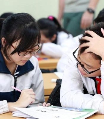 Nhiều học sinh mất ăn mất ngủ ôn thi vào lớp 10 (Ảnh: Báo Phụ nữ Việt Nam).