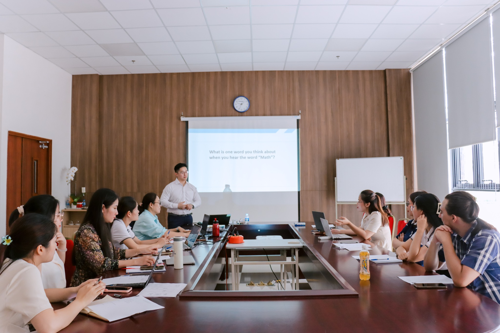 Phenikaa School chú trọng công tác đào tạo triển khai lộ trình nâng trình độ giáo viên, CBNV, bồi dưỡng thường xuyên, đào tạo nâng cao năng lực quản lý, giảng dạy