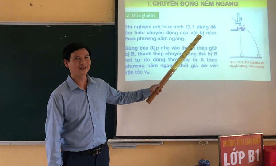 Giáo viên Trường THPT Lam Kinh (Thanh Hóa) sử dụng giáo án điện tử trong giờ dạy. Ảnh: NTCC