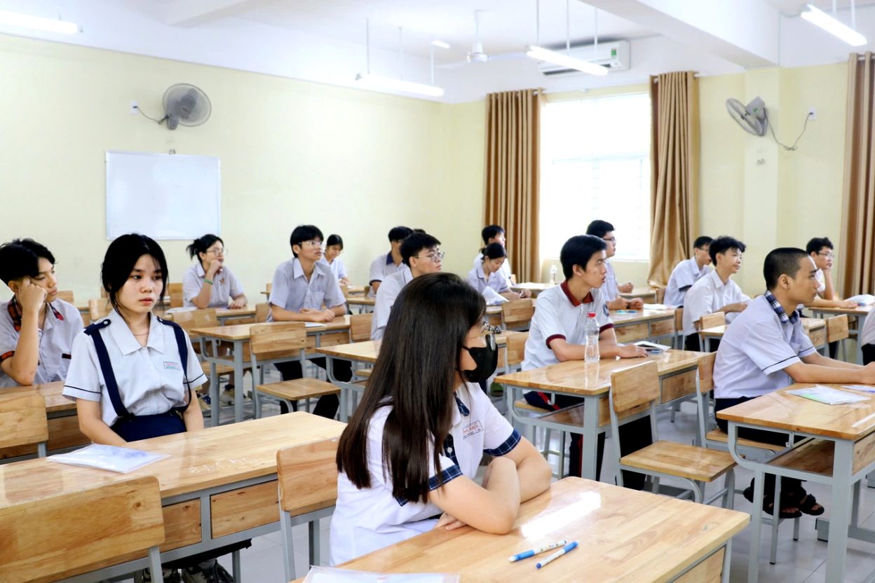 Thí sinh tham dự kỳ thi tuyển sinh lớp Mười năm 2024 tại TPHCM - Ảnh: Trang Thư