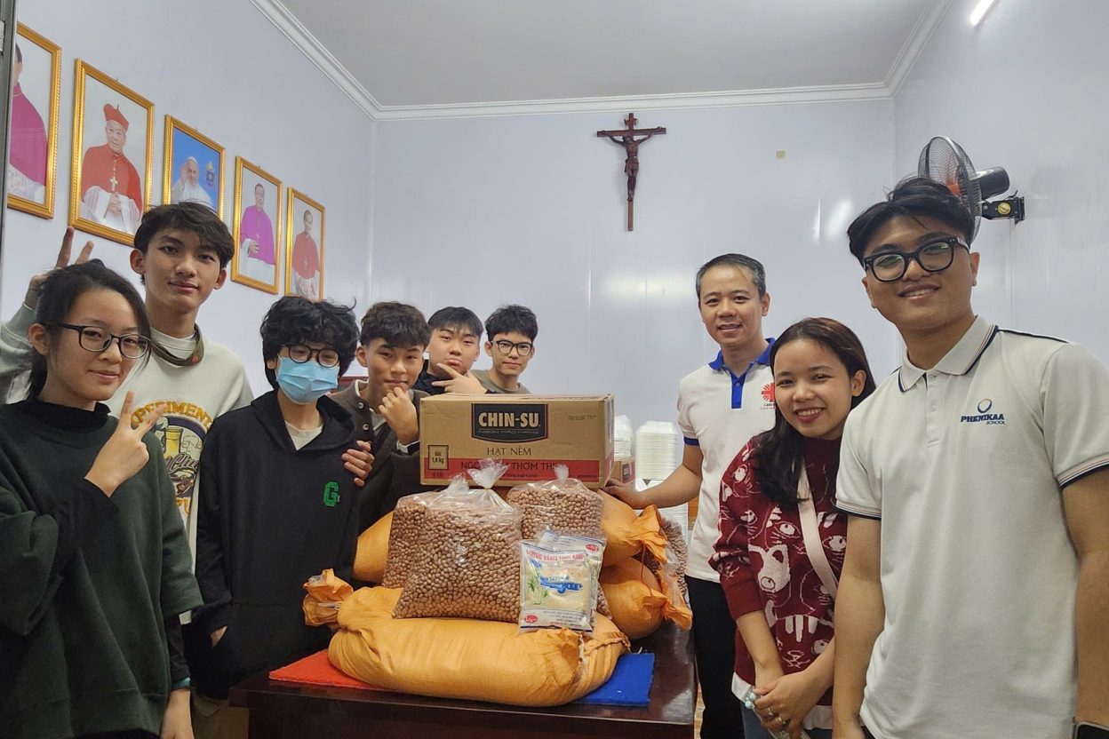 Học sinh Phenikaa School với hoạt động từ thiện từ dự án khởi nghiệp sáng tạo Career Day
