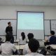 Thầy Nguyễn Văn Toàn và học trò trong giờ Vật lí.