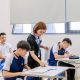 Cô Nguyễn Thị Thiết và học sinh Trường THCS-THPT Phenikaa trong giờ học.