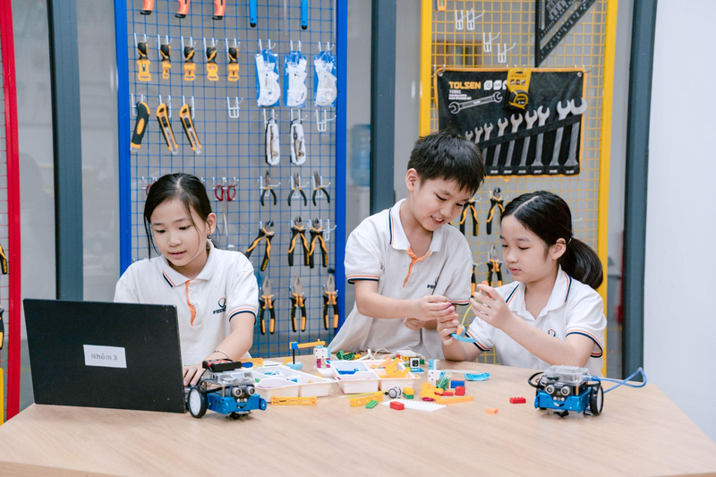 Học sinh học tập theo dự án STEM