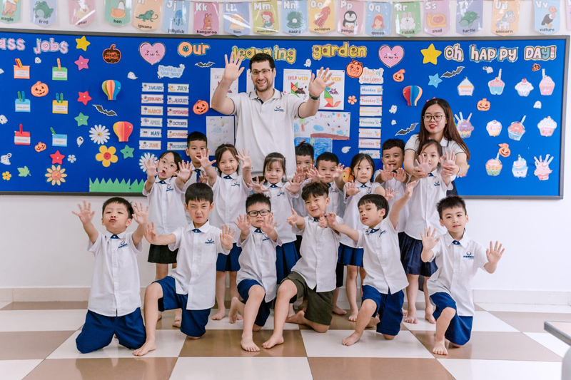 Ngoại ngữ sẽ được dạy bắt buộc ở lớp 3, 4, 5 và dạy tự chọn ở lớp 1, 2