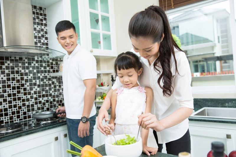 Phân công nhiệm vụ trong nhà sẽ giúp bé học thêm nhiều kỹ năng sống mới
