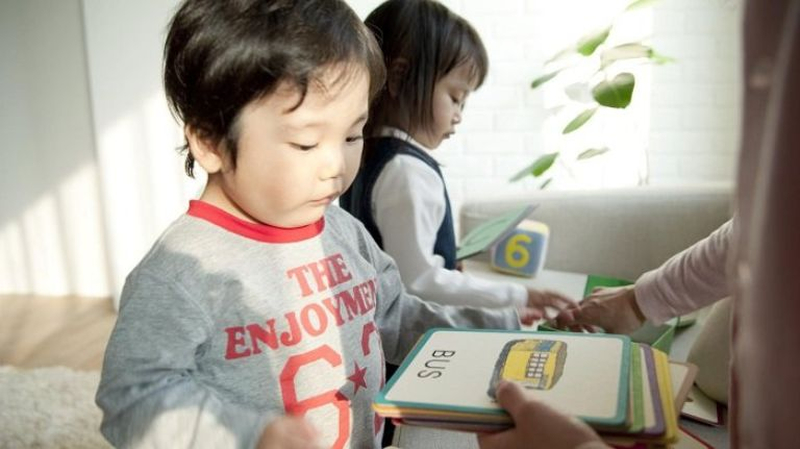 Trẻ tiếp thu qua hình ảnh, video tốt hơn qua lời nói