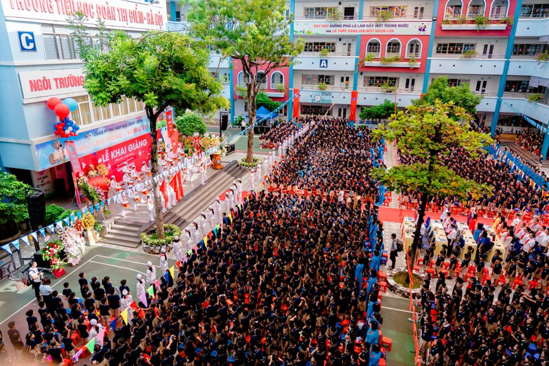 Lễ khai giảng tại trường Đoàn Thị Điểm Hà Nội