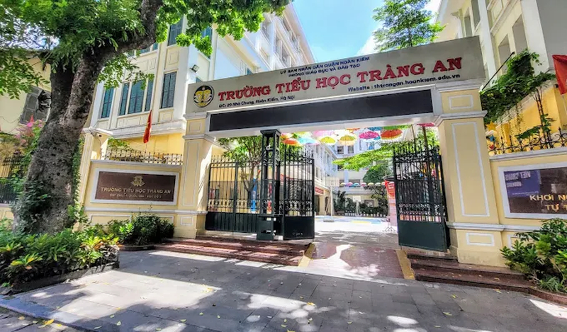 Cổng trường Tiểu học Tràng An tại Hoàn Kiếm