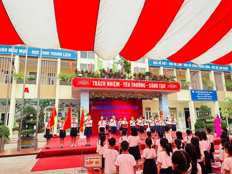 Ngày hội viết chữ đẹp tại trường Tiểu học Trung Văn