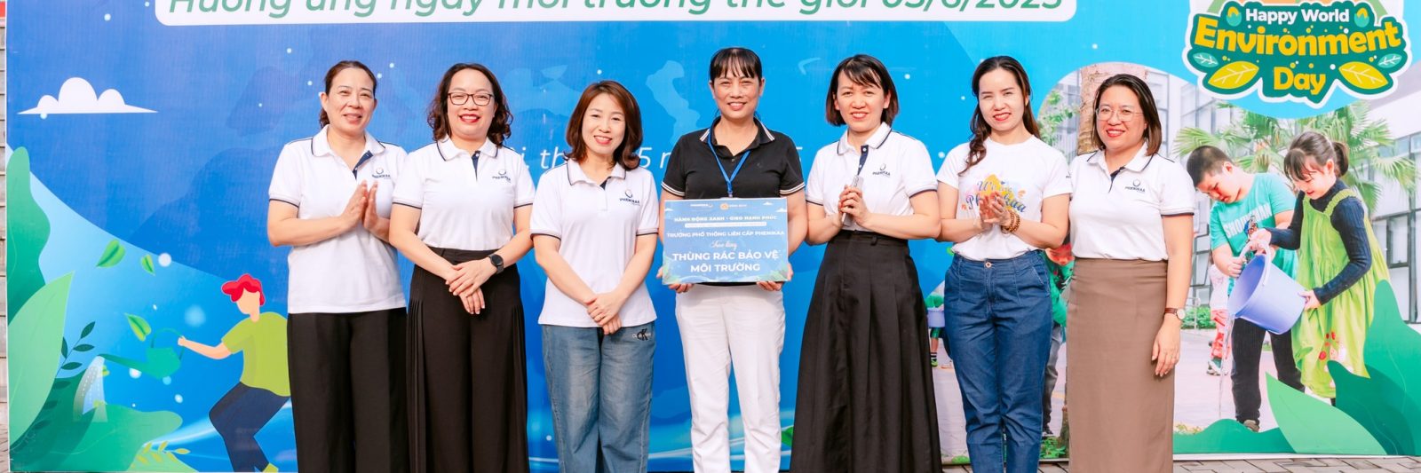 Phenikaa School đã trao tặng Trường Mầm non Phương Canh 5 thùng rác nhằm hỗ trợ phân loại rác tại nguồn
