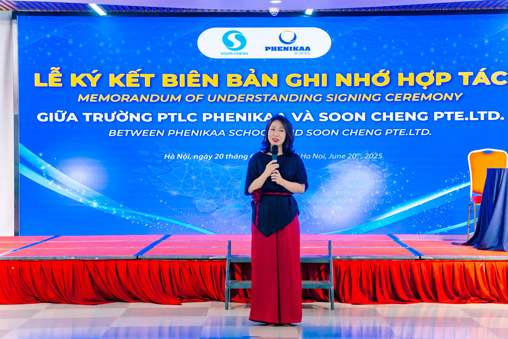 Bà Nguyễn Thị hương - Tổng Giám đốc Phenikaa School phát biểu tại buổi lễ