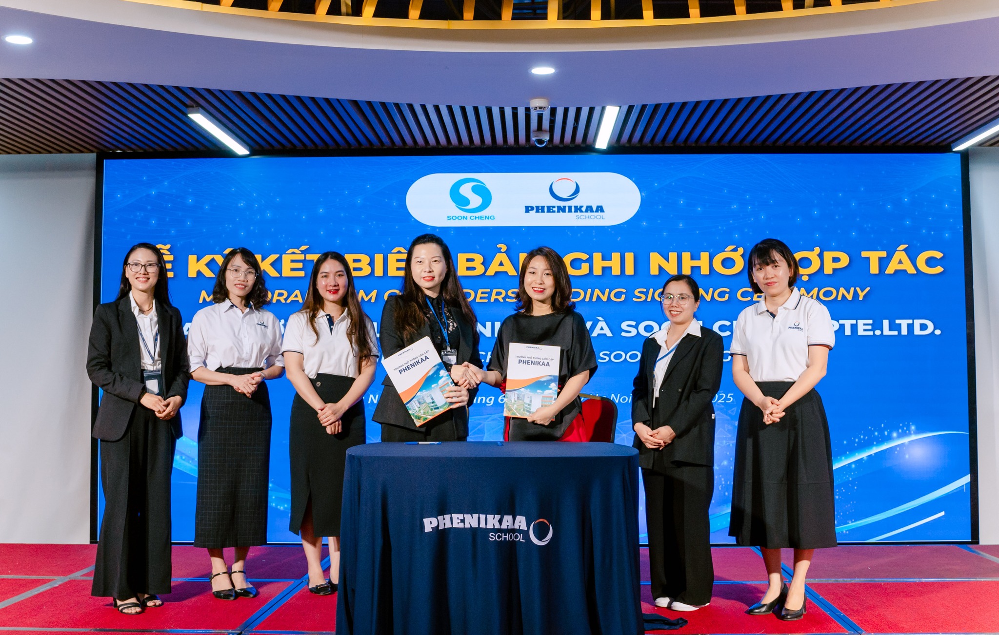 Lễ ký kết Biên bản ghi nhớ Hợp tác (MOU) giữa Phenikaa School và Soon Cheng PTE. LTD