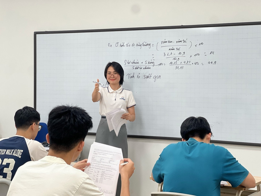 Cô Phạm Thị Ngọc Lan - Giáo viên Địa lí Trường THCS&THPT Phenikaa