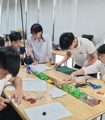 Học sinh Phenikaa School trong giờ Vật lí.