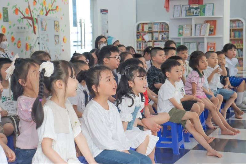 Ba mẹ nên cho con tham quan trường mới