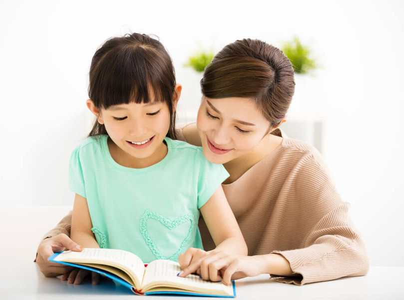 Bé học chữ qua trò chơi ghép chữ
