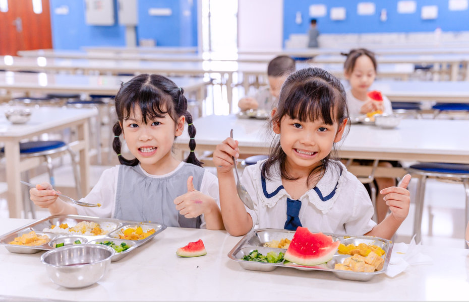 Bữa ăn đầy đủ dinh dưỡng tại Phenikaa School