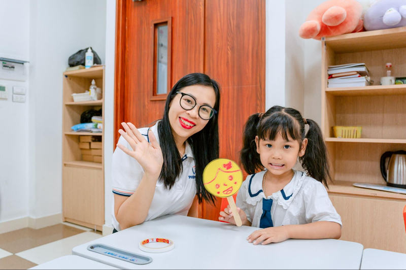 Cô luôn yêu thương, quan tâm và hướng dẫn tận tình các con 
