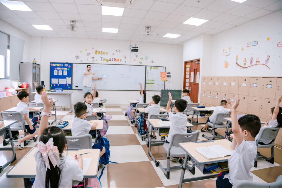 Con luôn là được khuyến khích tự tìm tòi, khám phá kiến thức trong lớp học của Phenikaa School