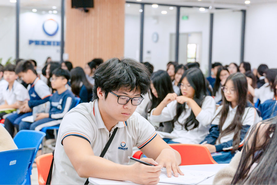 Học sinh chỉ có thể chuyển trường giữa học kỳ nếu được sự chấp thuận của Giám đốc Sở GD&ĐT nơi đến
