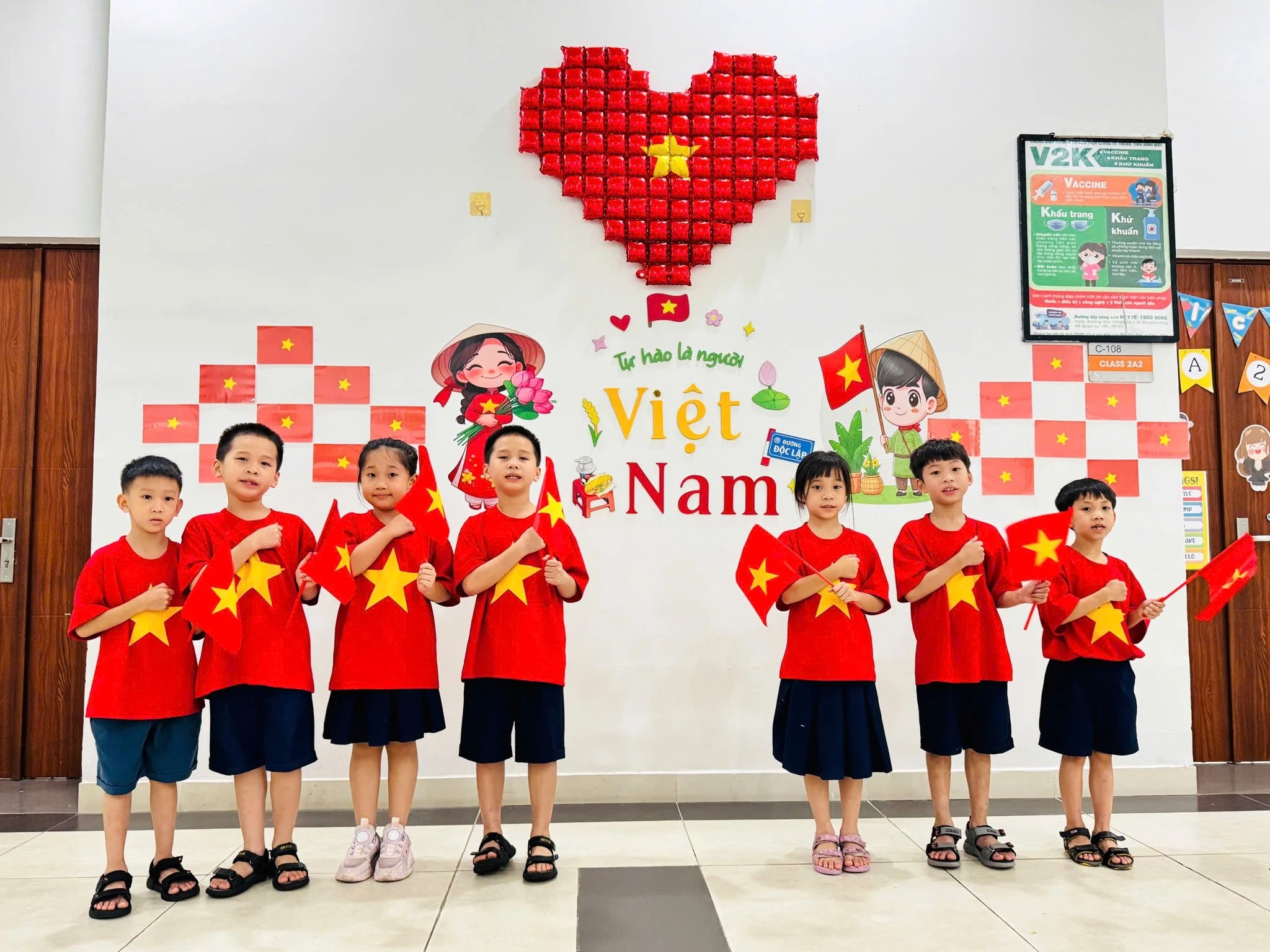 Học sinh Phenikaa School háo hức chào mừng kỷ niệm 80 năm Cách mạng tháng Tám thành công và Quốc khánh nước Cộng Hoà xã hội chủ nghĩa Việt Nam