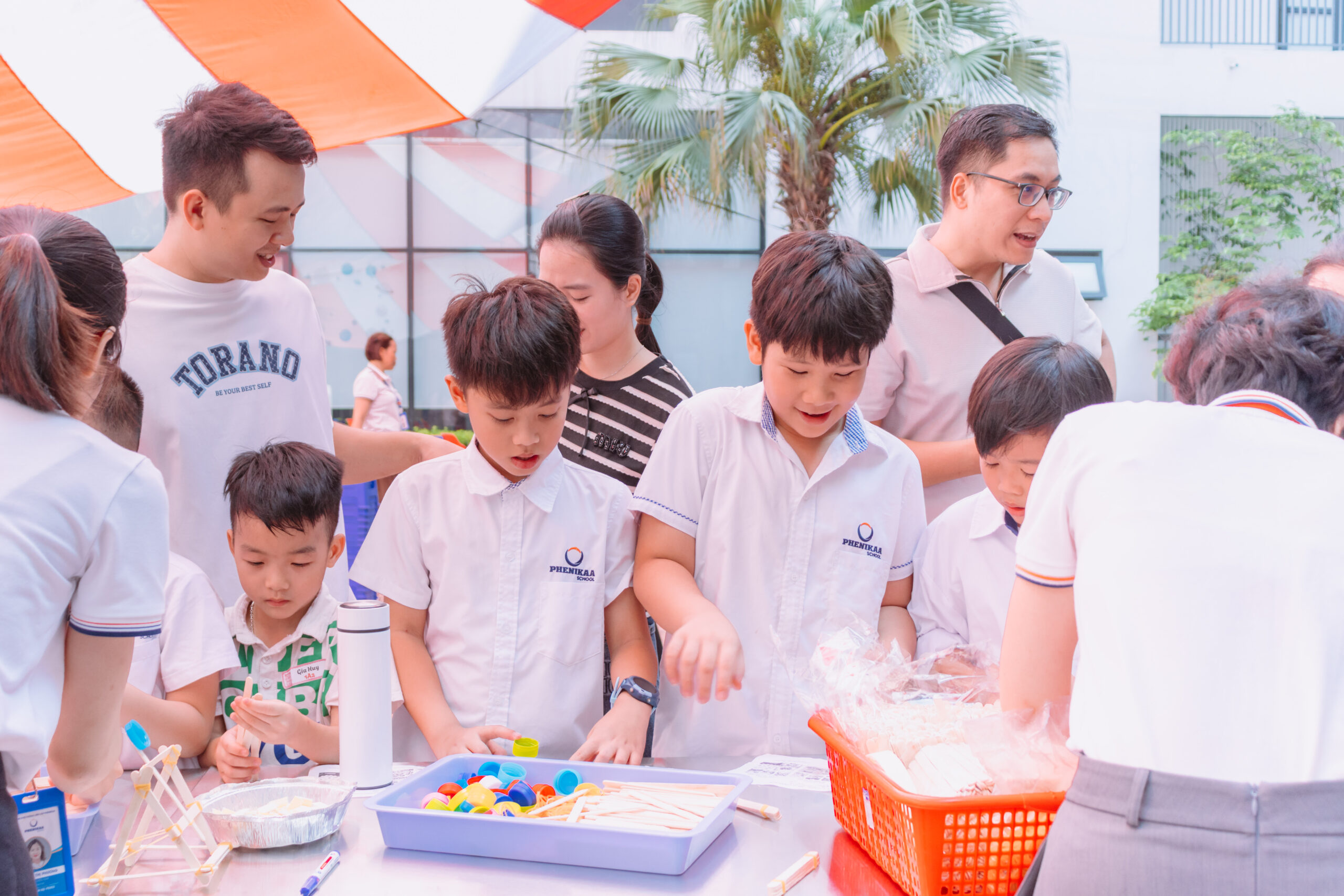 Học sinh hào hứng tham gia các hoạt động trải nghiệm trong chương trình Back to school
