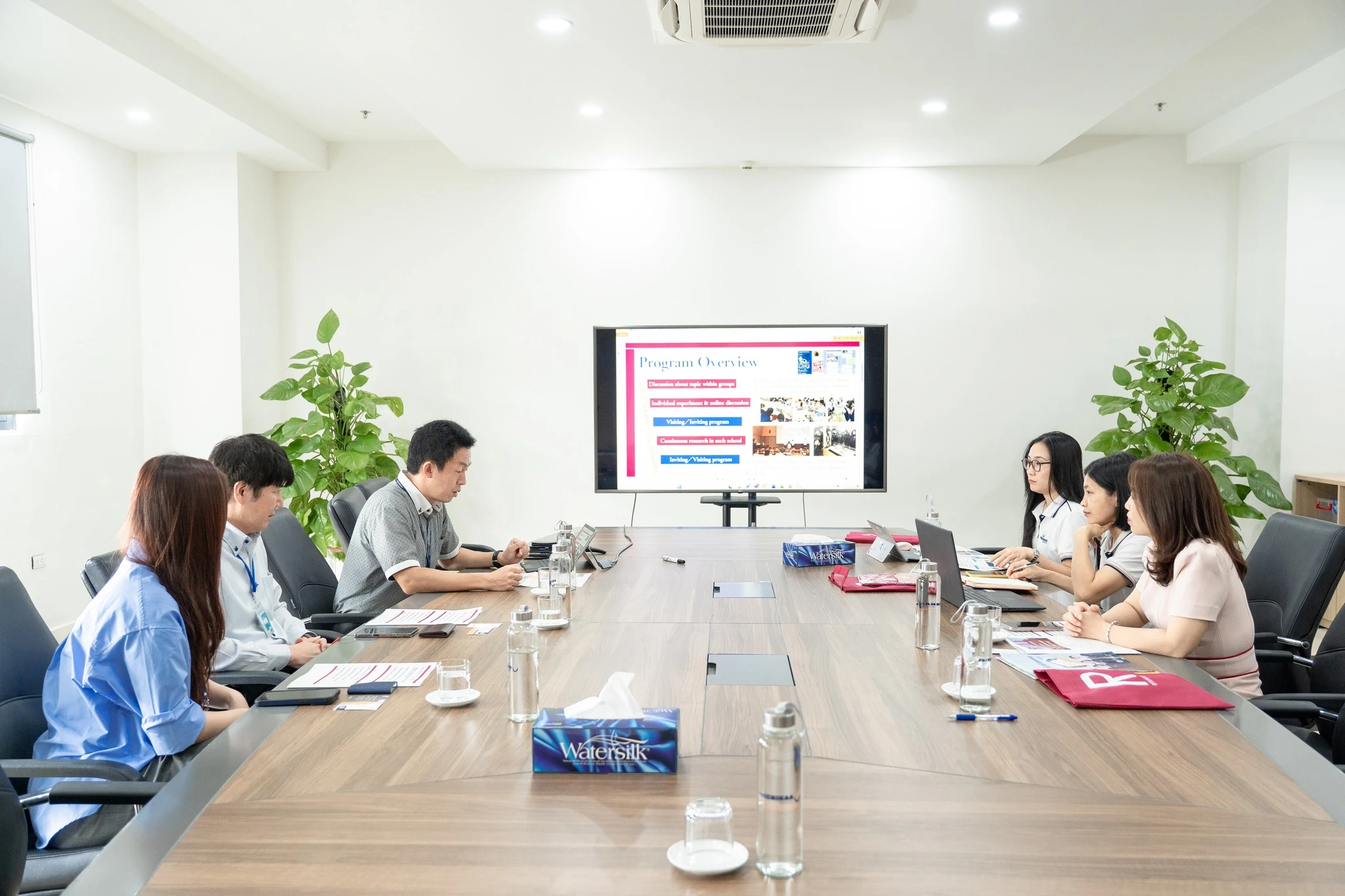 Toàn cảnh buổi làm việc giữa Phenikaa School và Ritsumeikan University cùng Ritsumeikan Keisho Junior & Senior High School