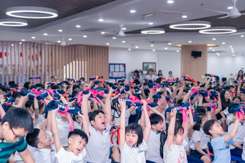 Khi học sinh biết điều chỉnh cảm xúc đúng cách, các em sẽ ứng xử phù hợp và xây dựng được mối quan hệ tích cực