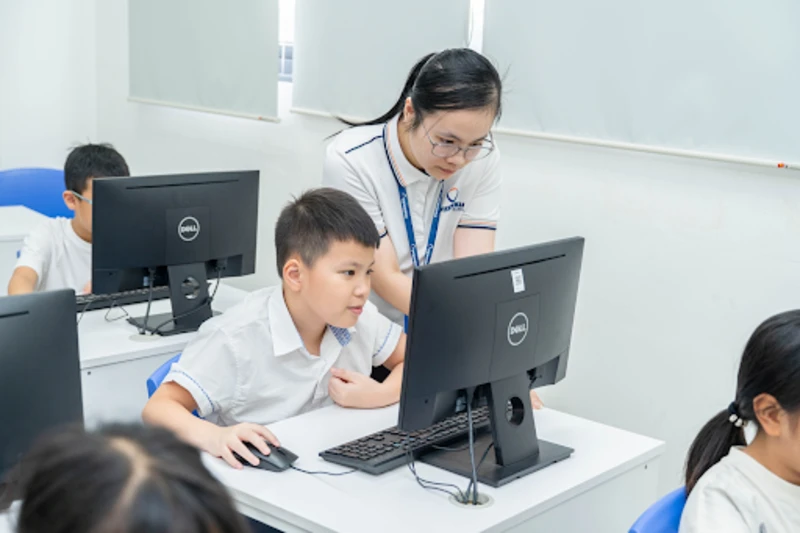 Học sinh sử dụng công nghệ thông minh khi biết kiểm soát thời gian online và bảo vệ dữ liệu cá nhân