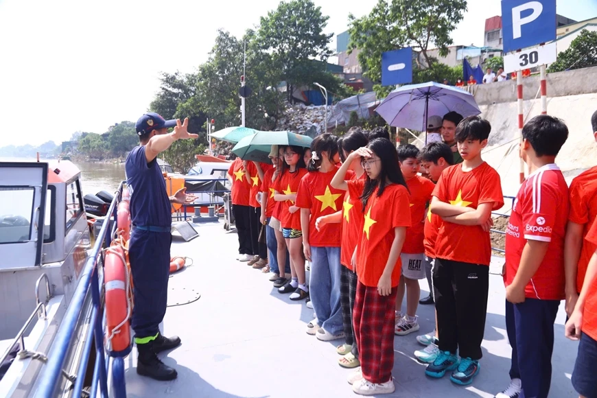 Đông đảo học sinh trường THCS - THPT PHENIKAA tham gia hoạt động.