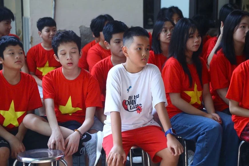Phụ huynh đưa con đến dự hoạt động với mong muốn nâng cao kỹ năng an toàn cho con em mình.