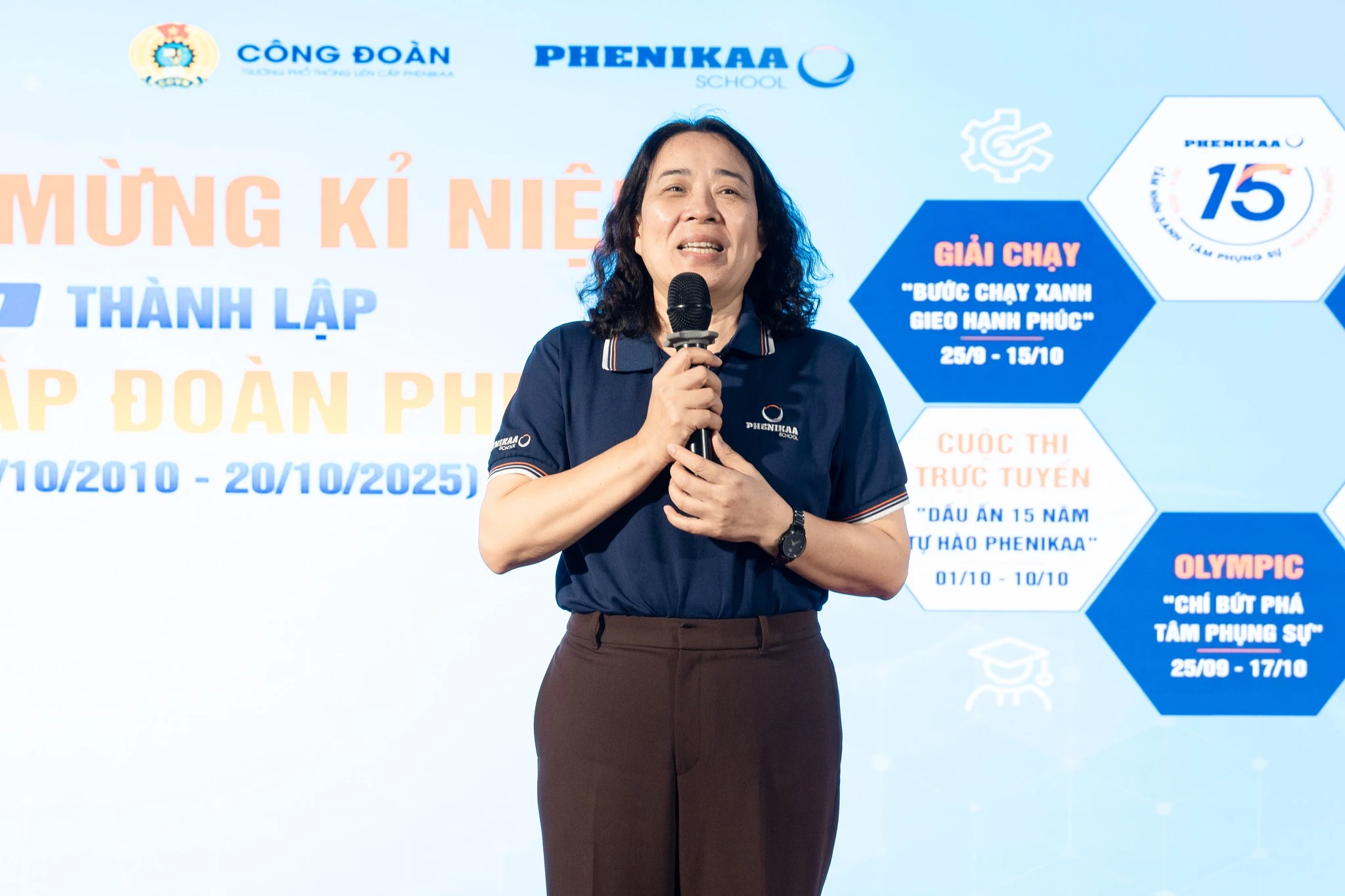 Đại diện Ban Lãnh đạo Phenikaa School đã phát biểu động viên, khích lệ tinh thần thi đua sôi nổi của các đội tham gia