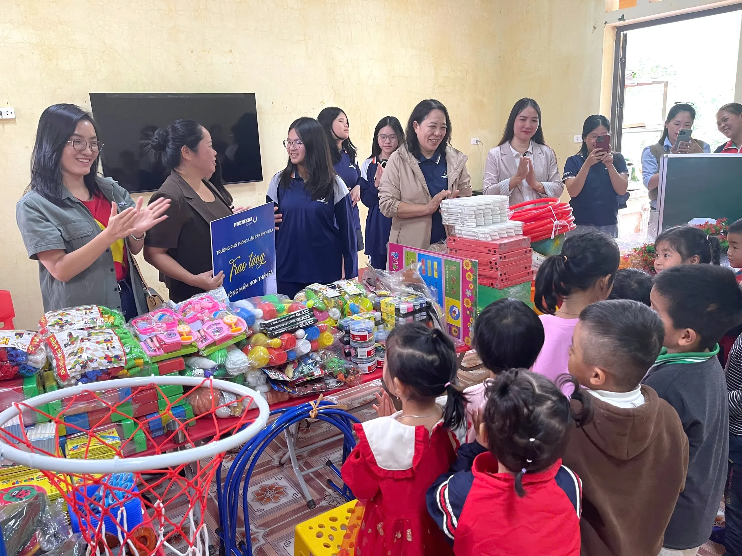 Hành trình lan toả yêu thương: Phenikaa School hướng về Thái Nguyên sau bão số 11