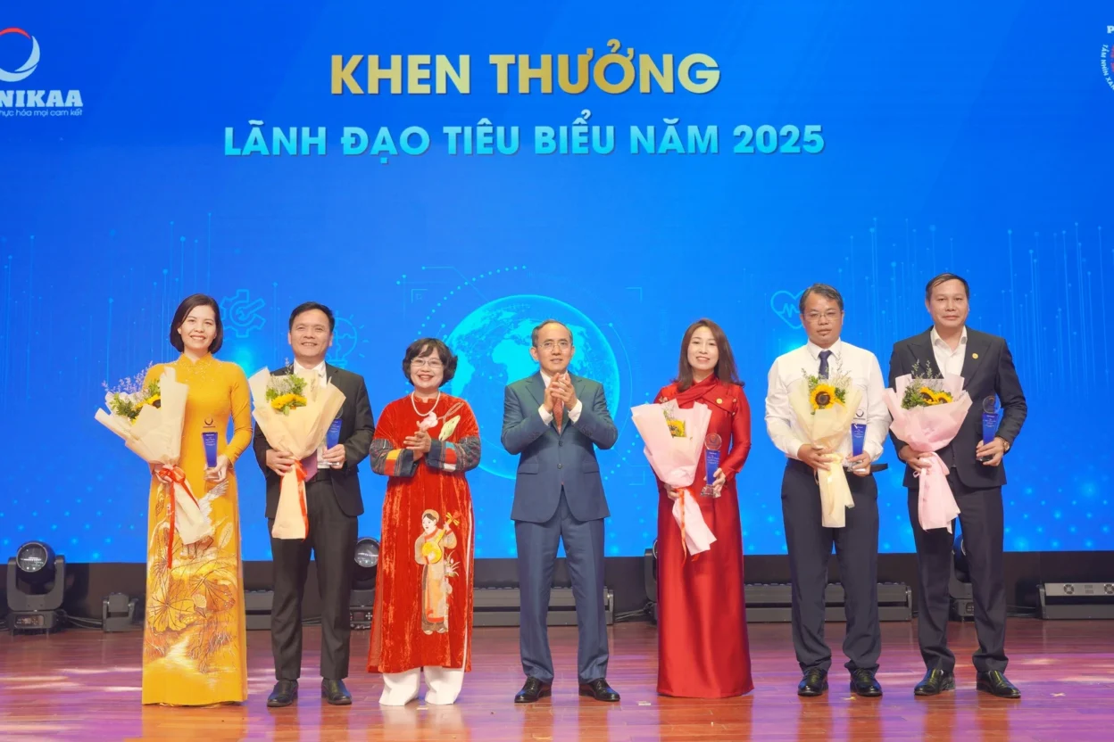 Cán bộ lãnh đạo tiêu biểu năm 2025 trong Lễ Kỷ niệm 15 năm thành lập Tập đoàn Phenikaa.