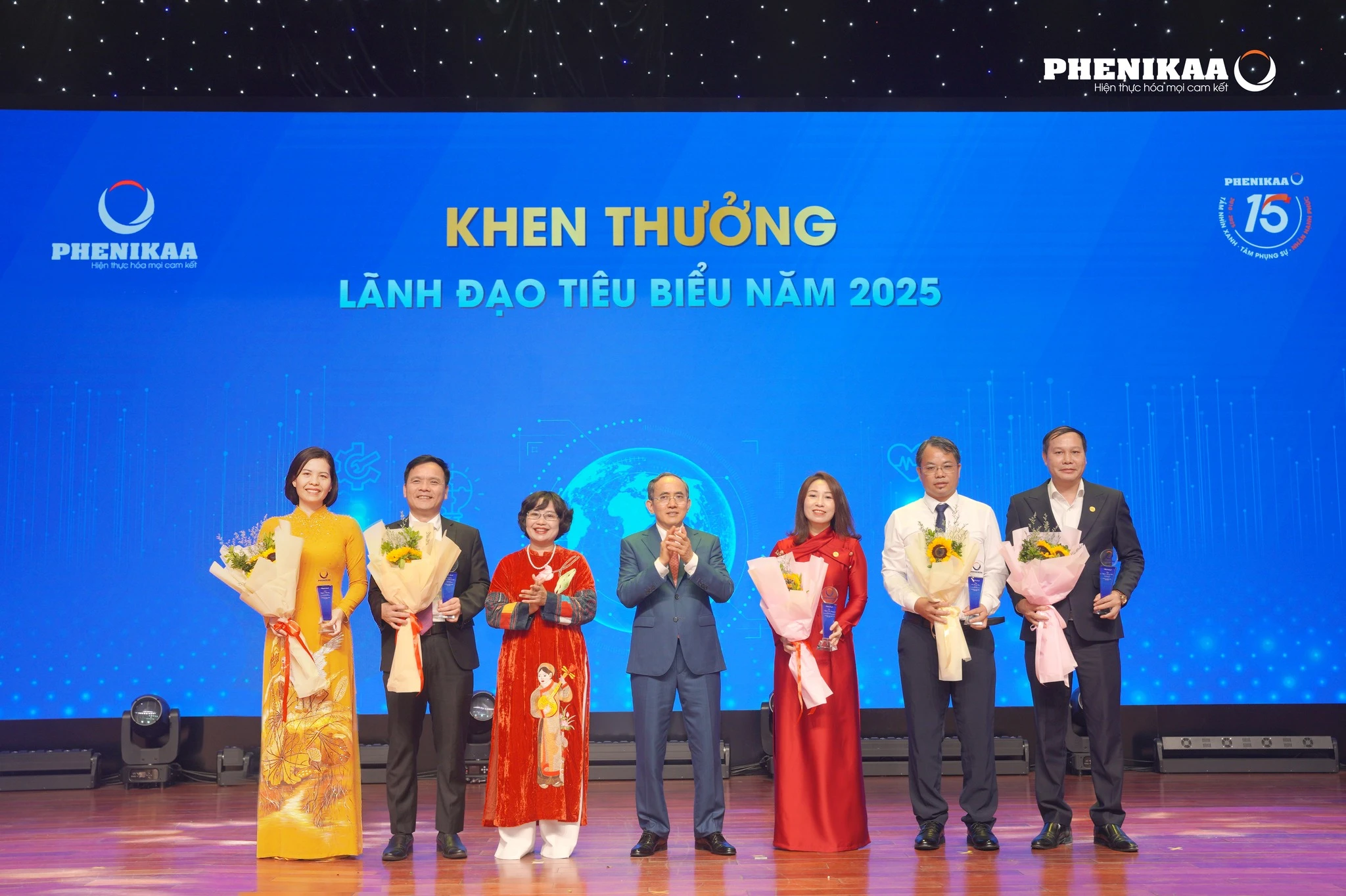Cán bộ lãnh đạo tiêu biểu năm 2025 trong Lễ Kỷ niệm 15 năm thành lập Tập đoàn Phenikaa.