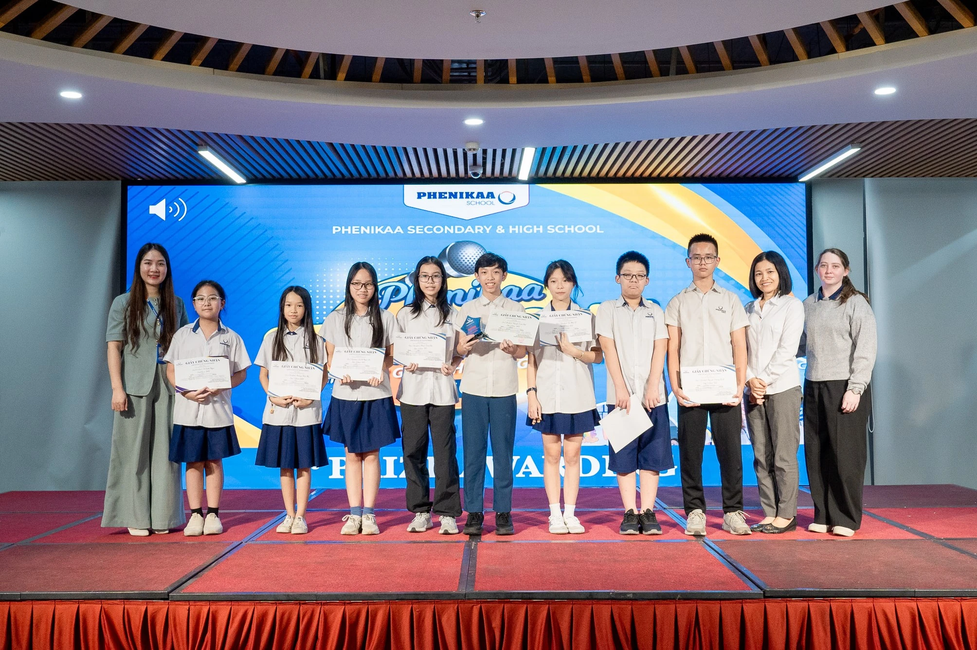 Trao giải Vòng Chung kết Phenikaa Speak-out Contest 2025 - Bảng THCS