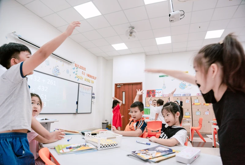 Trẻ biết suy nghĩ trước khi hành động, không né tránh rắc rối, chủ động tìm cách xử lý tình huống