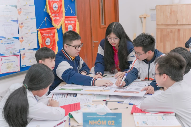 Một giờ học nhóm sôi nổi tại lớp - học sinh chủ động thảo luận, trao đổi và hỗ trợ lẫn nhau để cùng tiến bộ