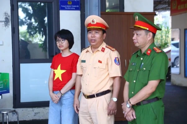 Chỉ huy các đơn vị dự, và trực tiếp chỉ đạo nội dung tuyên truyền