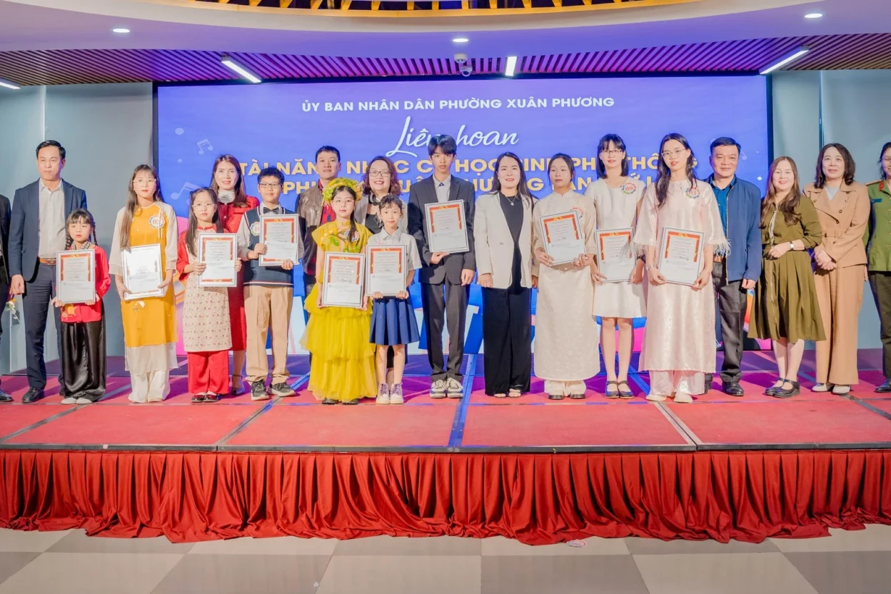 Ban Tổ chức đã trao các giải thưởng cho những tiết mục xuất sắc nhất