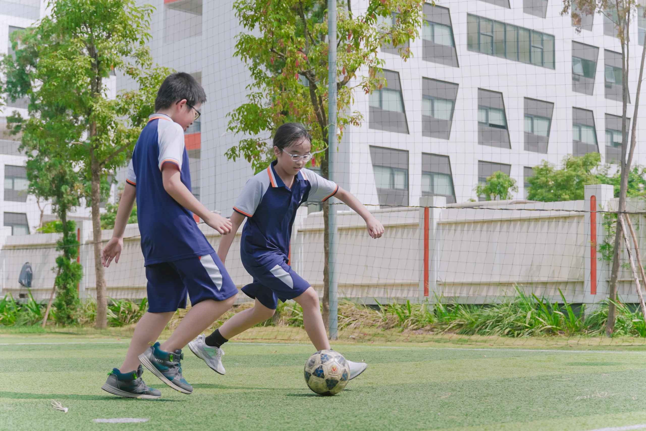 Một giờ học gi&aacute;o dục thể chất tại trường Tiểu học Phenikaa