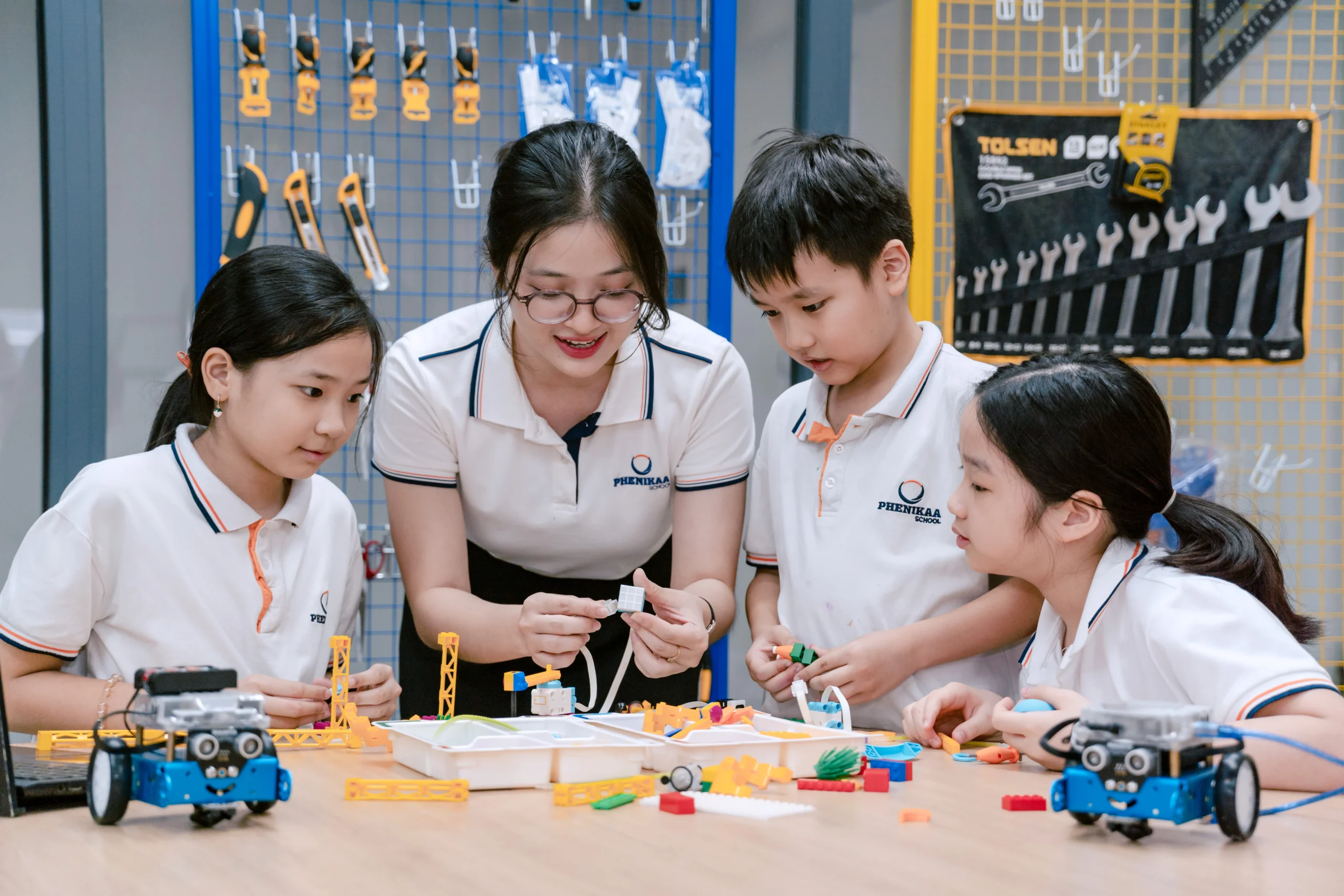 Gi&aacute;o vi&ecirc;n giữ vai tr&ograve; then chốt trong việc duy tr&igrave;, lan tỏa v&agrave; kiến tạo trường học hạnh ph&uacute;c